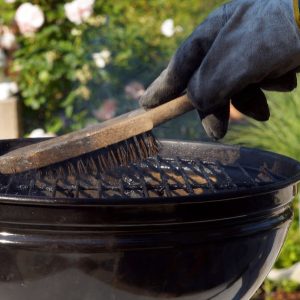 cleaning a bbq