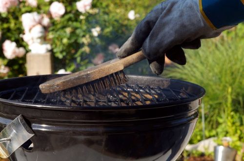 cleaning a bbq